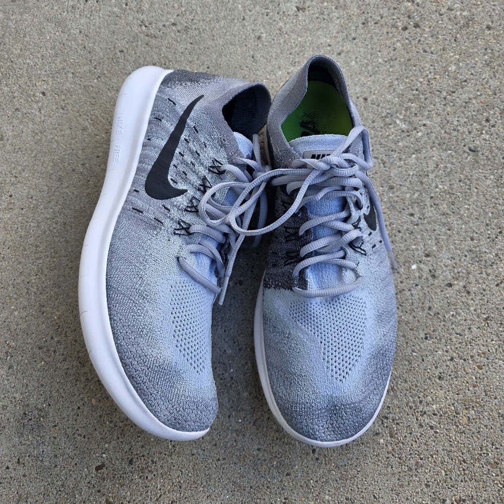 Nike Men’s Light Gray Flyknit Running Shoes Size 10